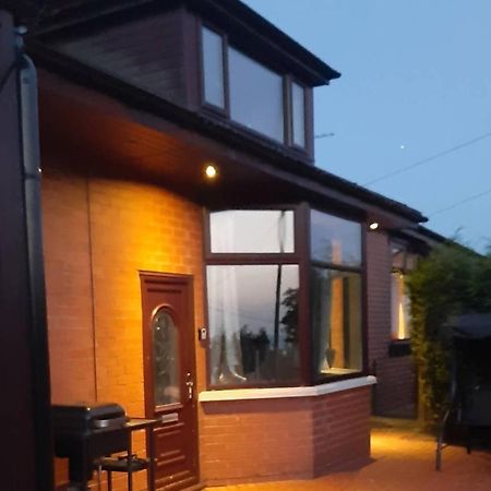 Sunny Lynn Villa โอลดัม ภายนอก รูปภาพ