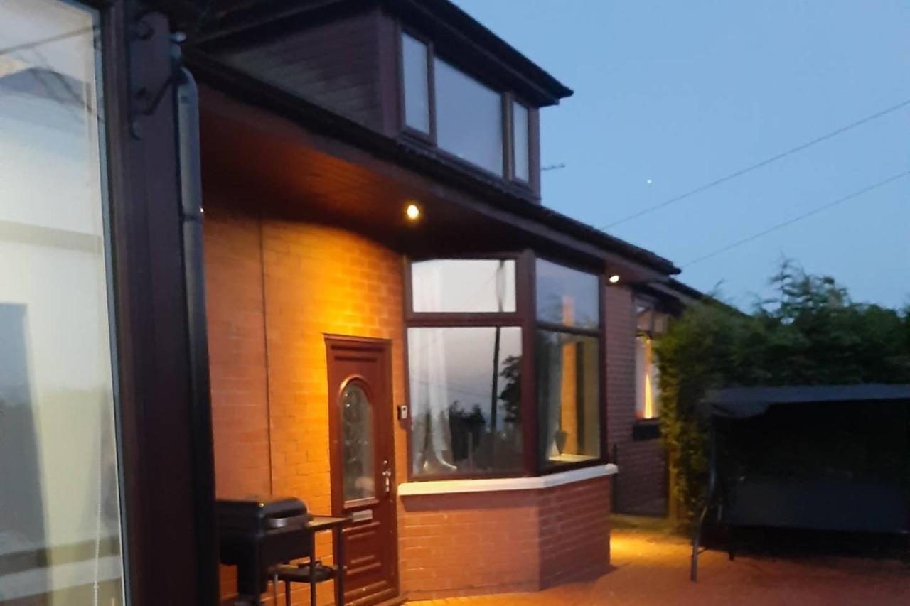 Sunny Lynn Villa โอลดัม ภายนอก รูปภาพ